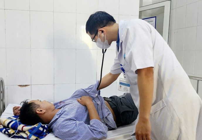 Hà Tĩnh: 5 người nhập viện do ngộ độc nấm