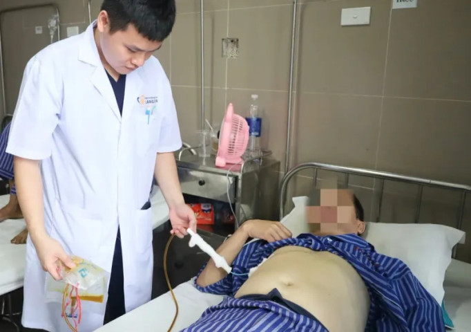 Lạng Sơn: Điều trị cho 1 số trường hợp bị áp xe gan gây biến chứng do phát hiện muộn