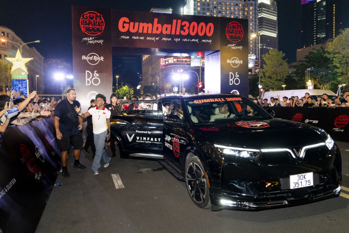 Dàn VinFast VF 7 và VF 9 gây ấn tượng mạnh với giới chơi siêu xe quốc tế tại Gumball 3000