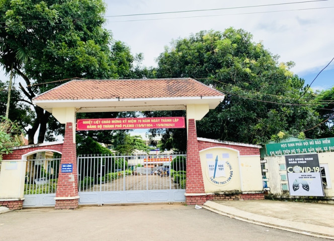 Gia Lai: 21 học sinh đau bụng, buồn nôn sau khi uống trà sữa, nghi ngờ ngộ độc thực phẩm