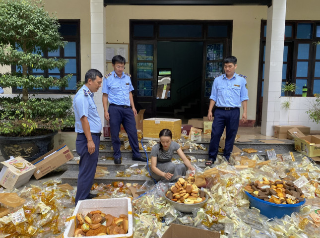 Quảng Bình: Tiêu hủy 1.174 đơn vị sản phẩm bánh các loại nhập lậu