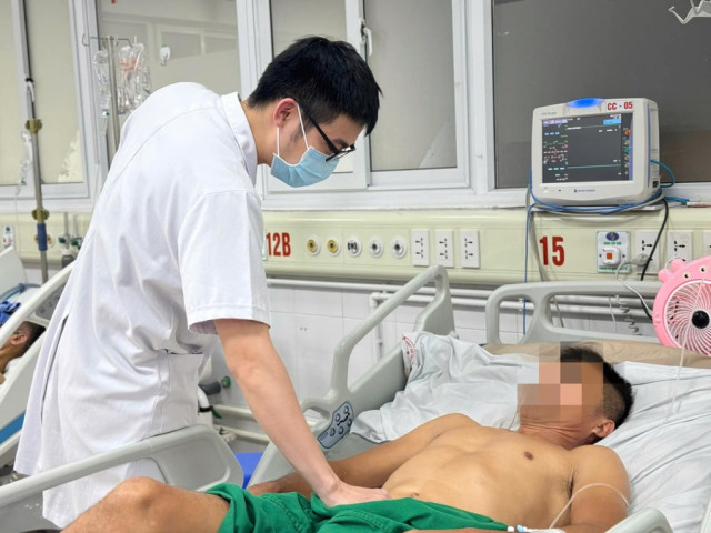Điều trị cho nam bệnh nhân bị uốn ván do gạch rơi vào chân