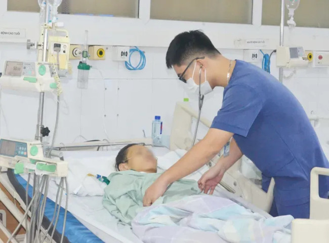 Quảng Ninh: Điều trị 4 bệnh nhân mắc Whitmore sau mưa bão