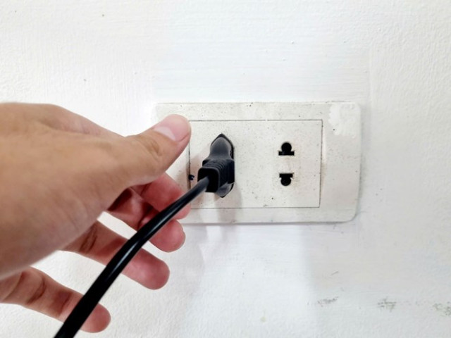 Quảng Trị: Nam sinh bị điện giật tử vong khi sạc xe điện đồ chơi