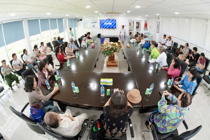 CLB sức khỏe người cao tuổi tại TP.HCM tham quan nhà máy sữa lớn nhất của Vinamilk