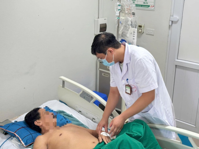 Điều trị cho bệnh nhân mắc bệnh xoắn khuẩn vàng da Leptospira sau bão lũ