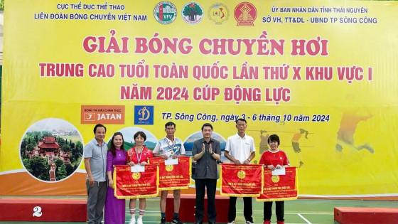 VACHE đạt giải ba Giải bóng chuyền hơi trung, cao tuổi toàn quốc khu vực I