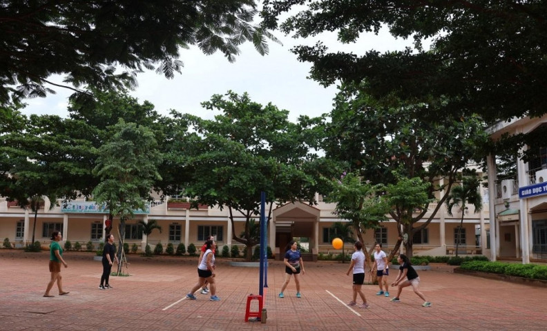 Đắk Lắk: Học sinh Trường Tiểu học Nguyễn Đức Cảnh ​​​​​nghỉ học một buổi vì mùi hôi gây độc