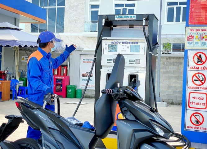 Giá xăng RON 95 tăng hơn 21.000 đồng/lít từ 15h hôm nay ngày 10/10