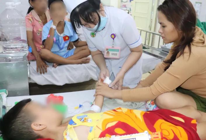 Cảnh báo nhiều trường hợp trẻ bị tai nạn sinh hoạt khiến các ngón tay bị đứt lìa