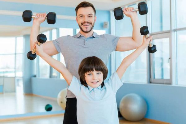 Trẻ em có nên tập tạ từ sớm hay không?