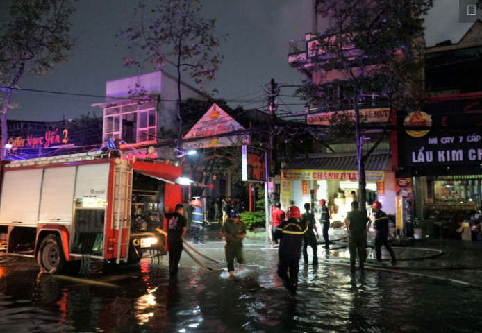 Cần Thơ: Cháy cơ sở kinh doanh nhang, đèn trên đường Trần Văn Hoài