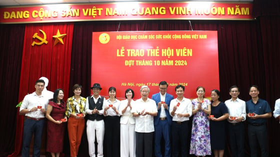 Hội Giáo dục chăm sóc sức khỏe cộng đồng Việt Nam trao 202 Thẻ hội viên, đợt tháng 10 năm 2024