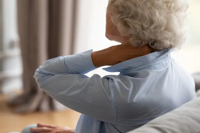 Triệu chứng, nguyên nhân và cách điều trị đau cơ xơ hóa