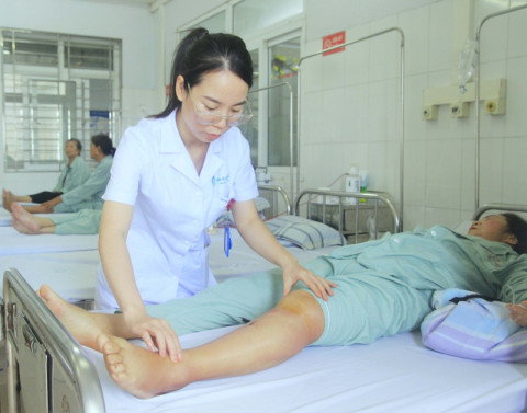 Quảng Ninh: Tiêm khớp tại cơ sở y tế kém chất lượng, người bệnh bị biến chứng nặng nề