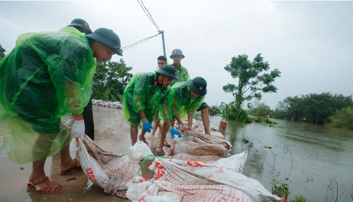 Các tỉnh ven biển từ Thanh Hóa đến Phú Yên triển khai công tác đảm bảo an toàn đê điều ứng phó bão số 6 (TRAMI)