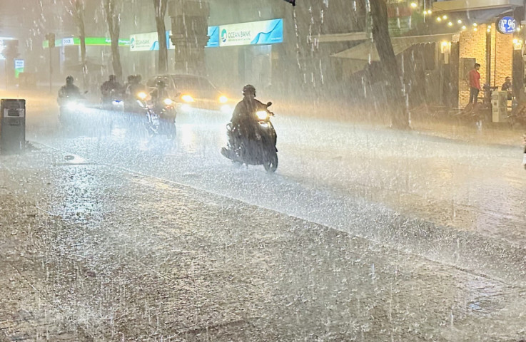 Dự báo thời tiết ngày 27/10: Miền Trung mưa to do ảnh hưởng của cơn bão TRAMI