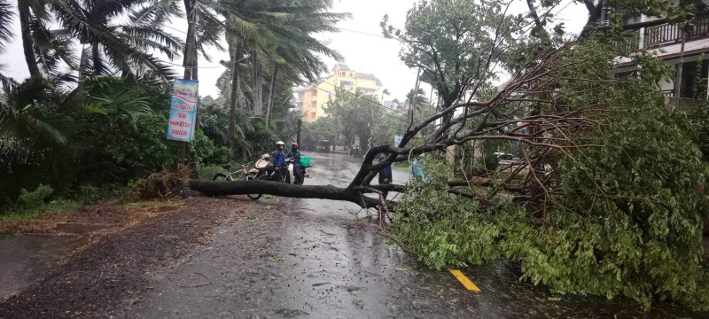 Quảng Nam: Bão số 6 khiến 2 người bị thương, nhiều nhà dân tốc mái