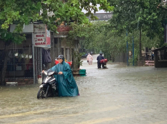 Dự báo thời tiết ngày 28/10: Bão số 6 suy yếu, miền Trung tiếp tục mưa lớn
