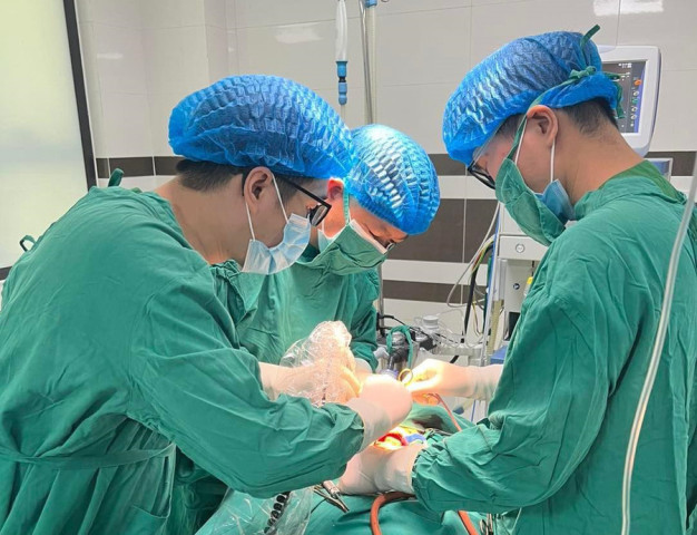 Phú Thọ: Phẫu thuật cho bệnh nhân bị chấn thương, gãy xương vùng hàm mặt do tai nạn giao thông