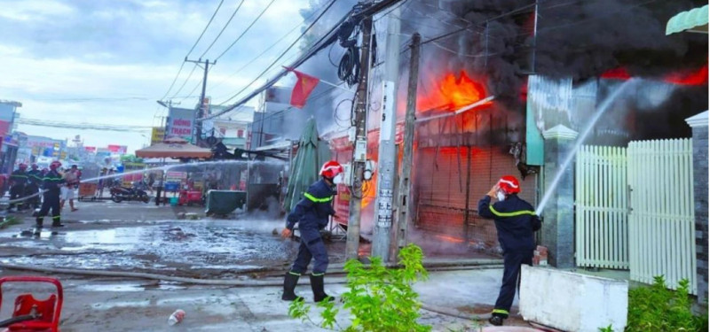 Đồng Nai: Điều tra nguyên nhân vụ cháy làm 1 người tử vong, 3 người bị thương tại Long Khánh