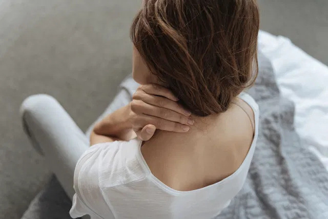 9 nguyên nhân gây đau cổ