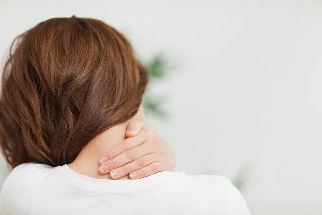 8 nguyên nhân phổ biến gây đau cột sống cổ