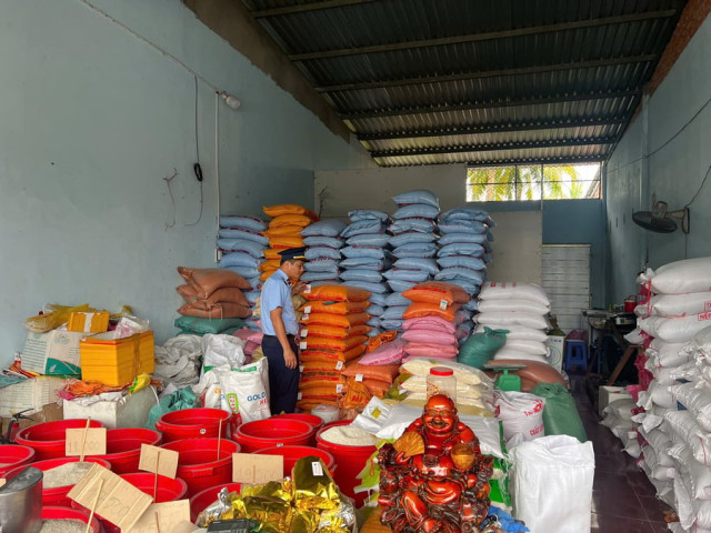 Tiền Giang xử phạt 1 cá nhân buôn bán gạo giả mạo nhãn hiệu, giả mạo nhãn hàng hóa, không đăng ký kinh doanh