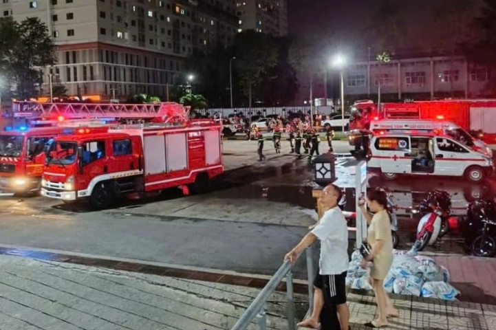 TP. Hồ Chí Minh: Xảy ra vụ cháy chung cư ở quận 7 khiến hàng trăm cư dân tháo chạy