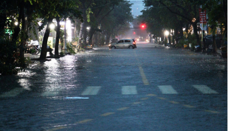 Đà Nẵng có mưa to đến rất to, gây ngập nhiều tuyến đường, khu vực