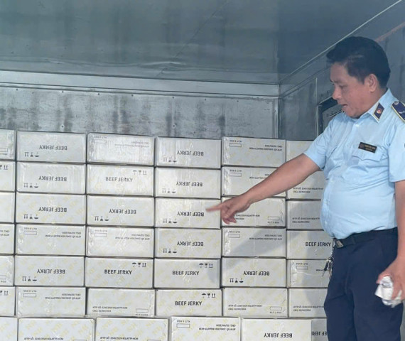TP. Hồ Chí Minh: Phát hiện, thu giữ hơn 1 tấn khô bò “bốn không” đang được chào bán trên mạng xã hội