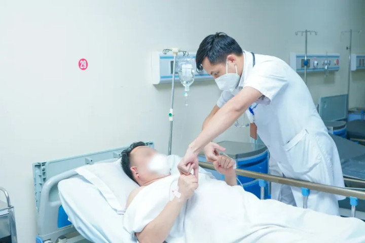 Hà Nội: Cấp cứu bệnh nhân bị tai nạn giao thông, đột quỵ não nguy hiểm