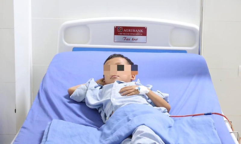 Sơn La: Phẫu thuật thành công lấy sỏi niệu quản cho bệnh nhi 6 tuổi