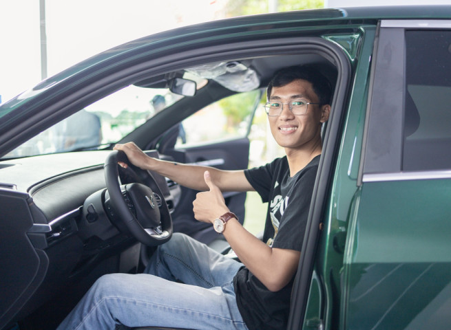Chủ xe VinFast ngỡ ngàng với món quà "xịn xò" từ hãng xe số 1 Việt Nam