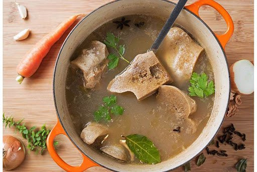Lợi ích của nước hầm xương đối với sức khỏe xương khớp