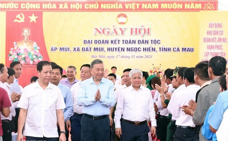 Tổng Bí thư Tô Lâm dự Ngày hội Đại đoàn kết dân tại ấp Mũi, xã Đất Mũi (Cà Mau)