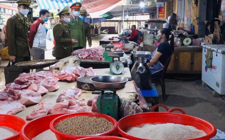 Hà Nội triển khai Đề án Quản lý các cơ sở sản xuất, kinh doanh thực phẩm trong chợ