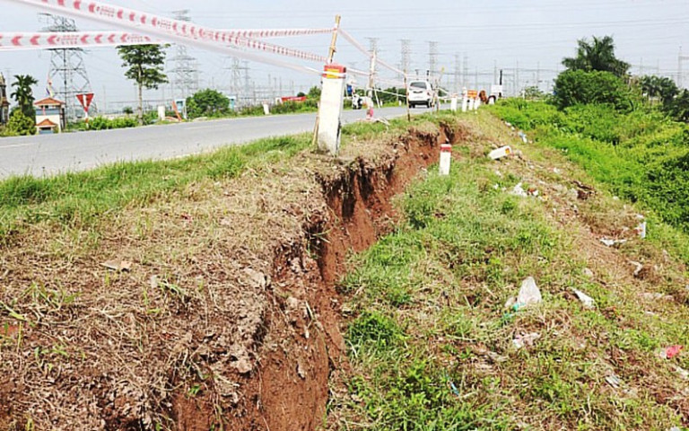 Hà Nội: Công bố tình huống khẩn cấp sạt lở mái đê hữu Đáy trên địa bàn huyện Quốc Oai