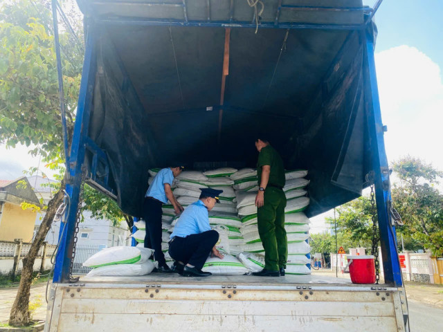 Phú Yên phát hiện xe ô tô vận chuyển 35 tấn đường kính không hóa đơn chứng từ hợp pháp