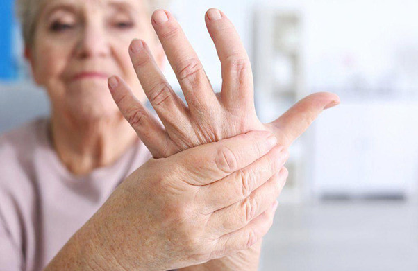 Triệu trứng, nguyên nhân và cách điều trị viêm khớp dạng thấp