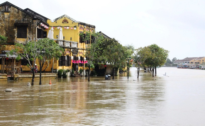 Bộ Công an yêu cầu chủ động ứng phó, khắc phục nhanh hậu quả mưa lũ ở Trung Bộ