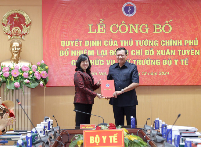 Lễ công bố Quyết định của Thủ tướng Chính phủ bổ nhiệm lại Thứ trưởng Bộ Y tế