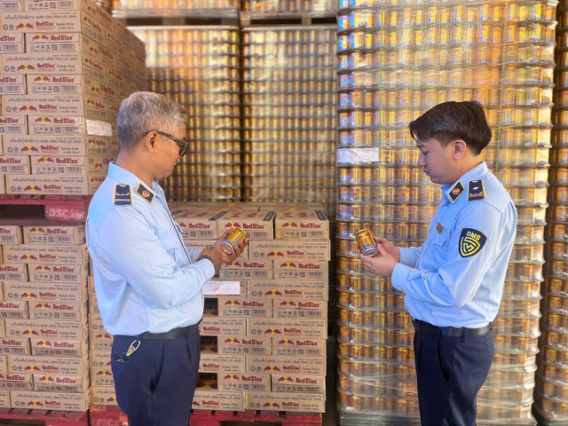 Bắc Ninh phát hiện hơn 50.000 lon nước uống tăng lực có dấu hiệu xâm phạm quyền nhãn hiệu Redbull