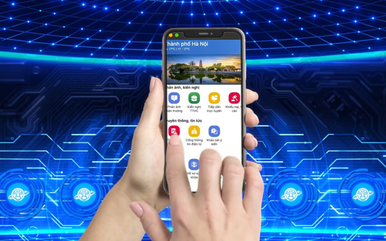 Hà Nội thực hiện đợt thi đua cao điểm hướng dẫn Nhân dân cài đặt, kích hoạt tài khoản và sử dụng các tiện ích ứng dụng iHanoi