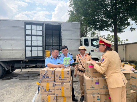 Thanh Hóa tạm giữ số lượng lớn hàng hóa nhập lậu