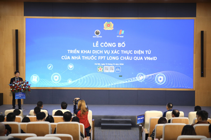 Mua thuốc trực tuyến từ FPT Long Châu qua ứng dụng VNeID