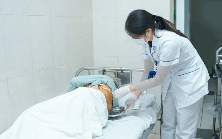 Hà Nội: Điều trị cho người bệnh 72 tuổi bị bệnh zona thần kinh biến chứng nguy hiểm