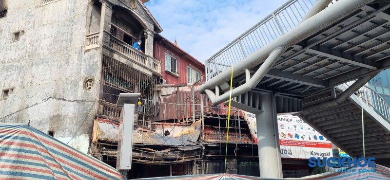 Hà Nội: Hiện trường vụ cháy quán cà phê tại số 258 Phạm Văn Đồng (phường Cổ Nhuế 2, quận Bắc Từ Liêm)