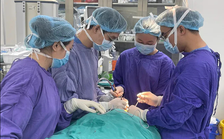 Hà Nội: Phẫu thuật cho người đàn ông bị chó cắn vào vùng mặt đứt rời phần môi dưới