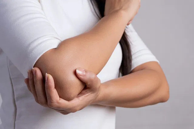11 nguyên nhân thường gặp khi đau tay phải